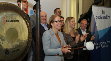 Kersverse MVO-manager 2018 Geanne van Arkel opent AEX-beursdag