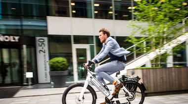 Medewerkers Accenture testen e-bikes voor zakelijk verkeer