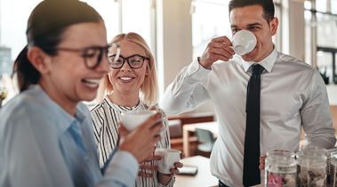 Vijf manieren om met workplace experiences uw medewerkers naar kantoor terug te krijgen